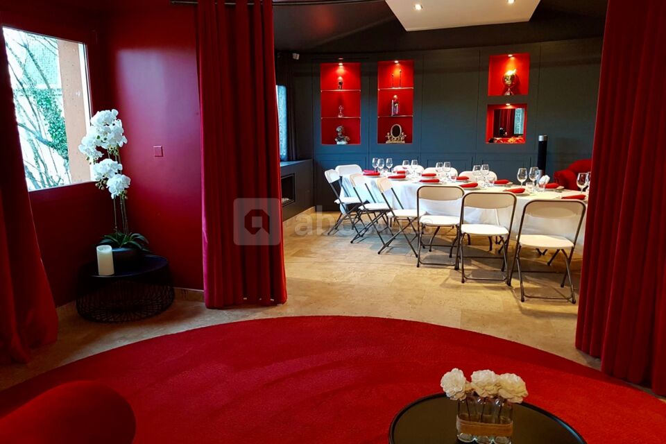 Salon Suite Rouge