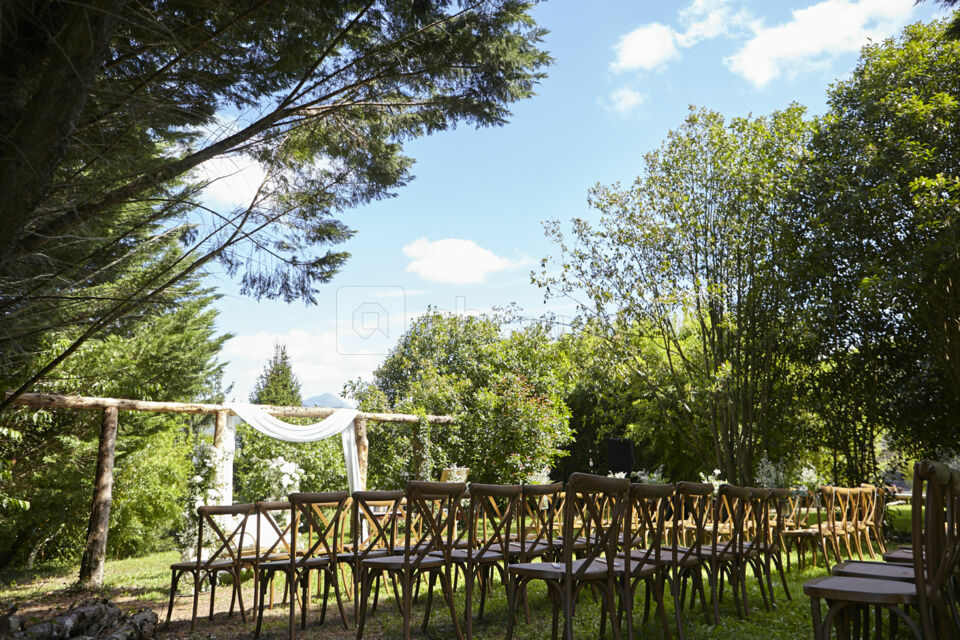 CEREMONIE DANS LE JARDIN