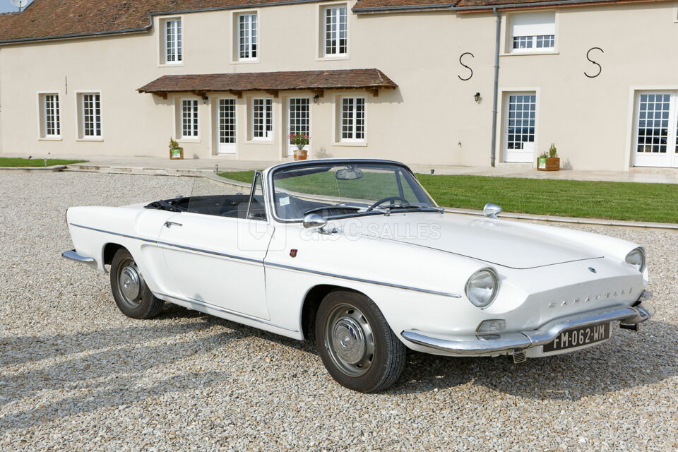 Voiture des mariés coté cour