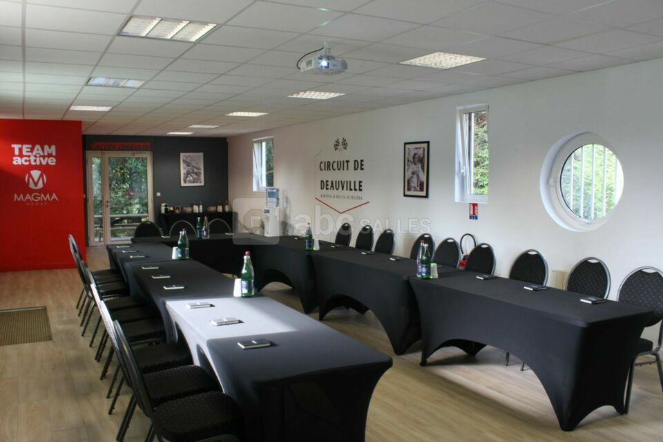 Salle de Séminaire Steve McQueen au Circuit de Deauville