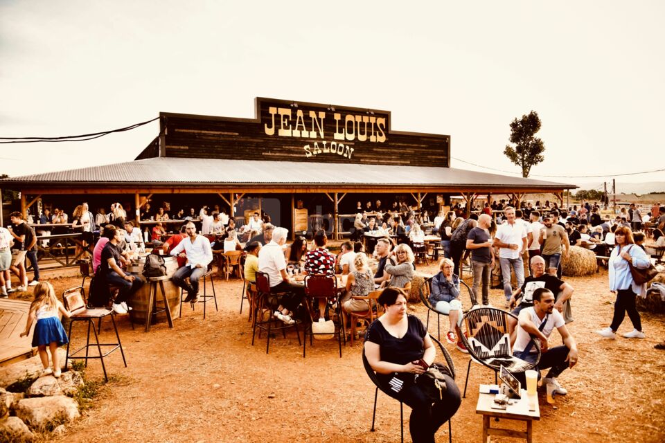 Jean Louis le Saloon