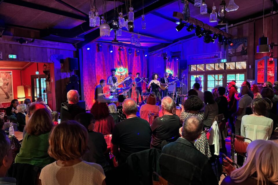 Jean Louis le Saloon