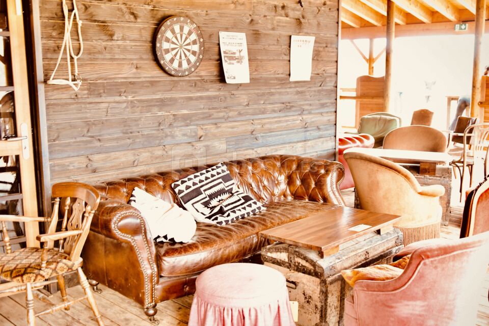 Jean Louis le Saloon