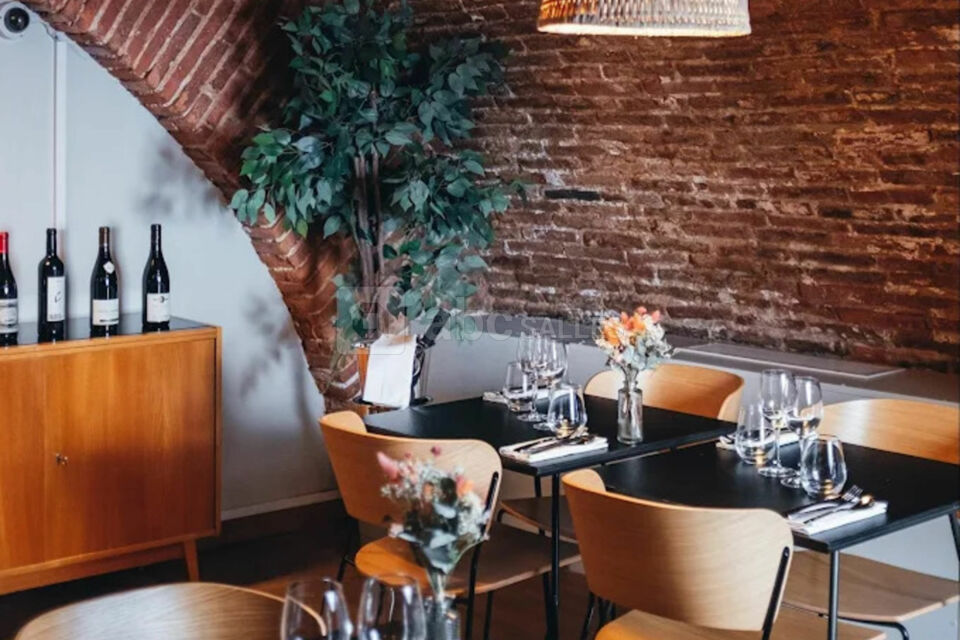 Service à table - Cave voutée