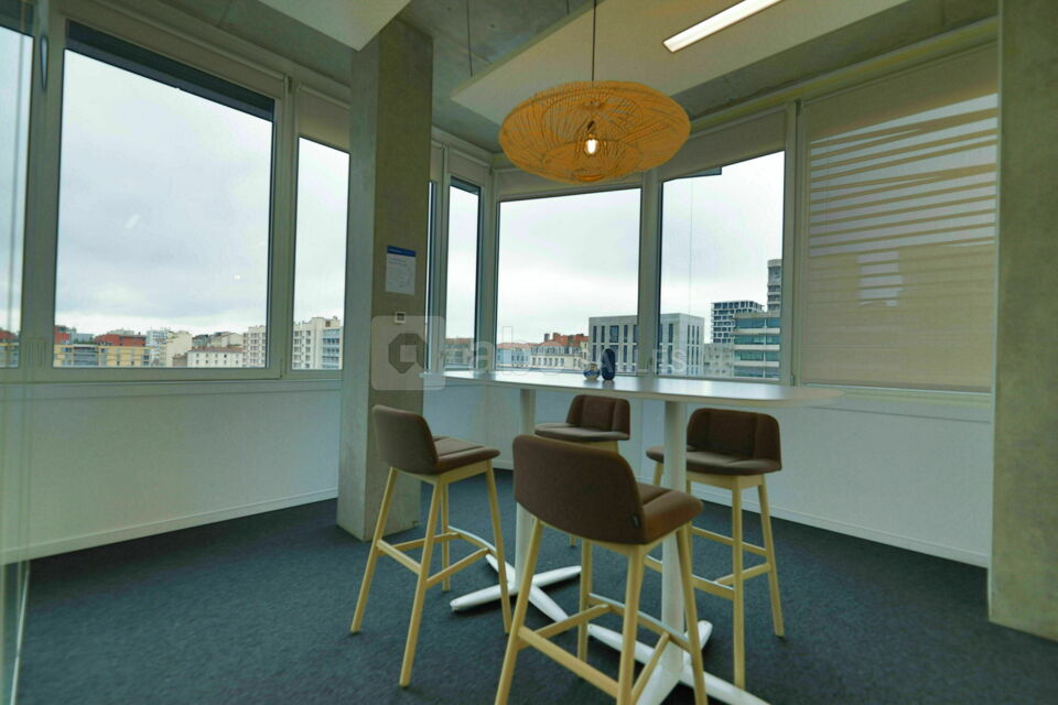 Salle de réunion table haute