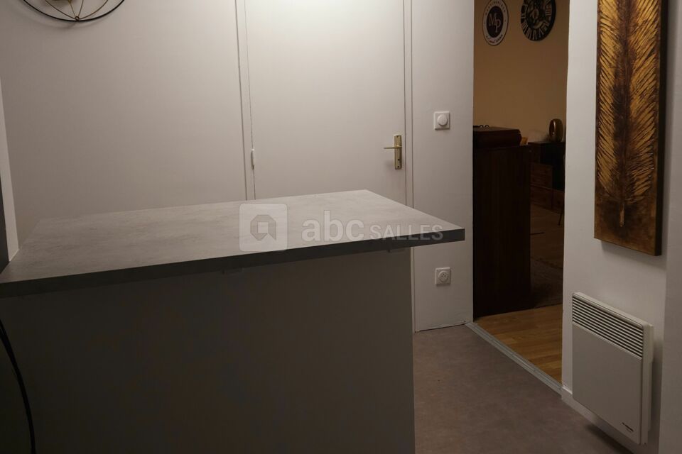 Espace vestiaire / bar niveau cuisine