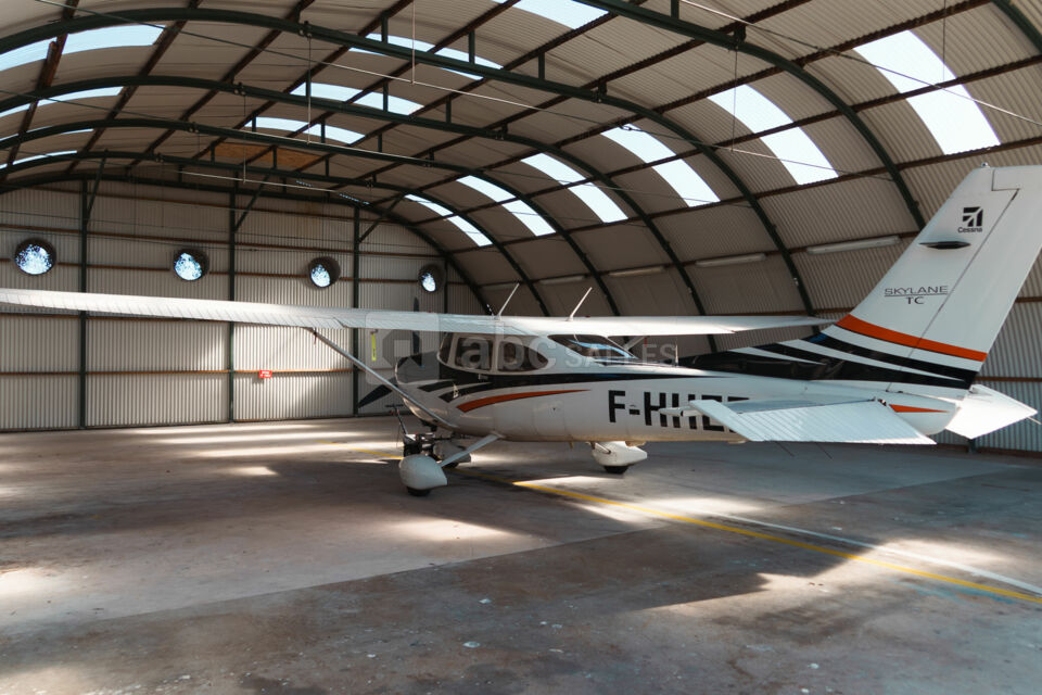 Hangar 48