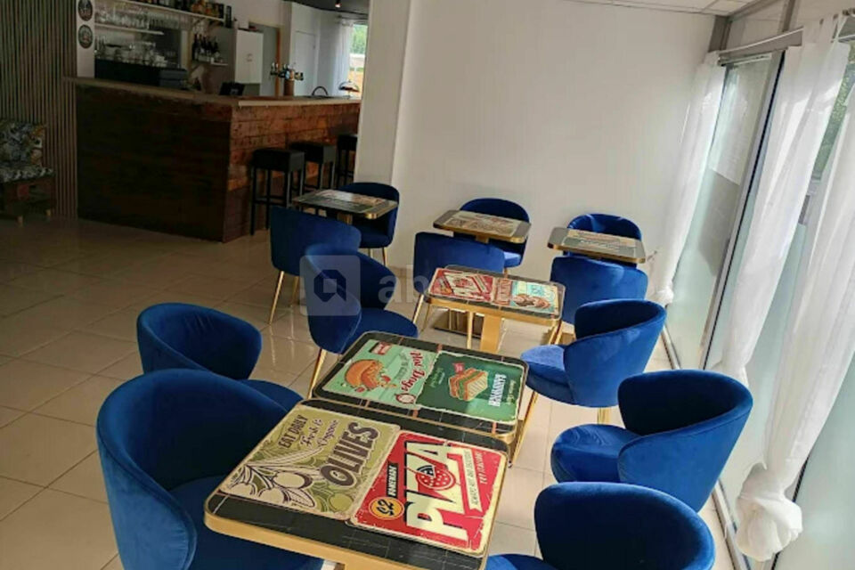 L&J Lounge