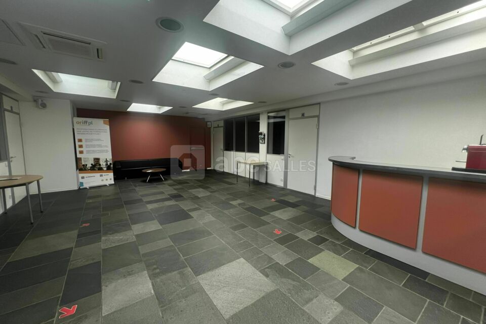 Espace accueil RDC (situé devant les salles)