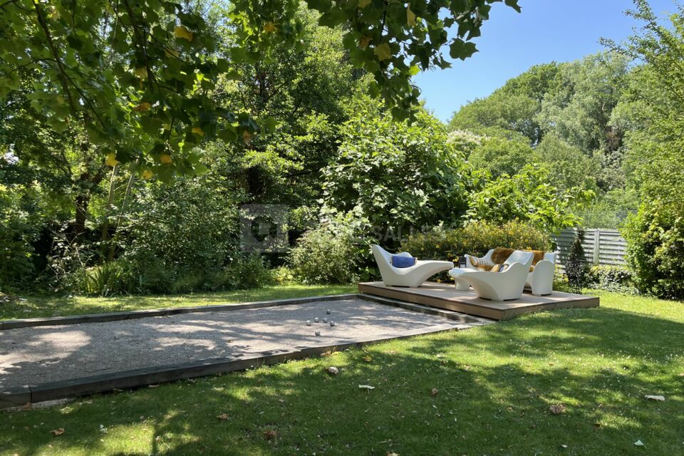 Terrain de pétanque dans les jardins