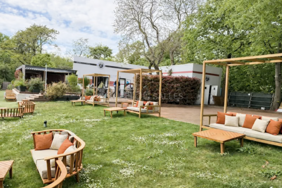 Espace Extérieur - Soirée Dansante