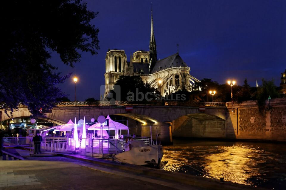 Péniche Henjo au Pied de Notre Dame