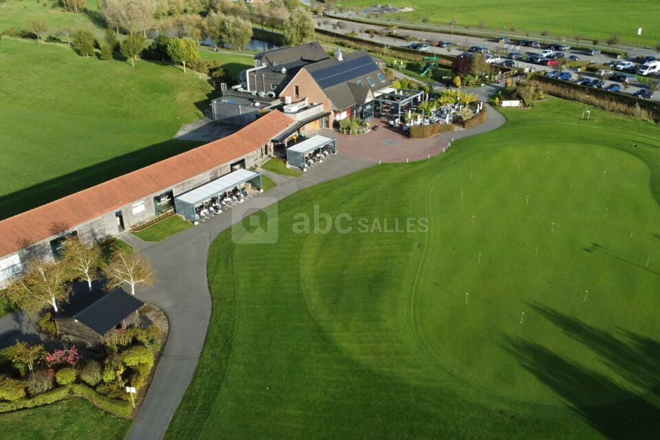 Le Club House et sont environnement
