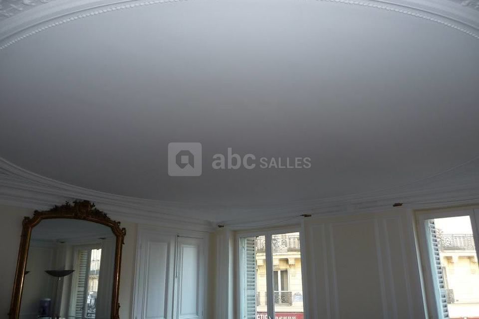 Plafond, moulures et cheminée !