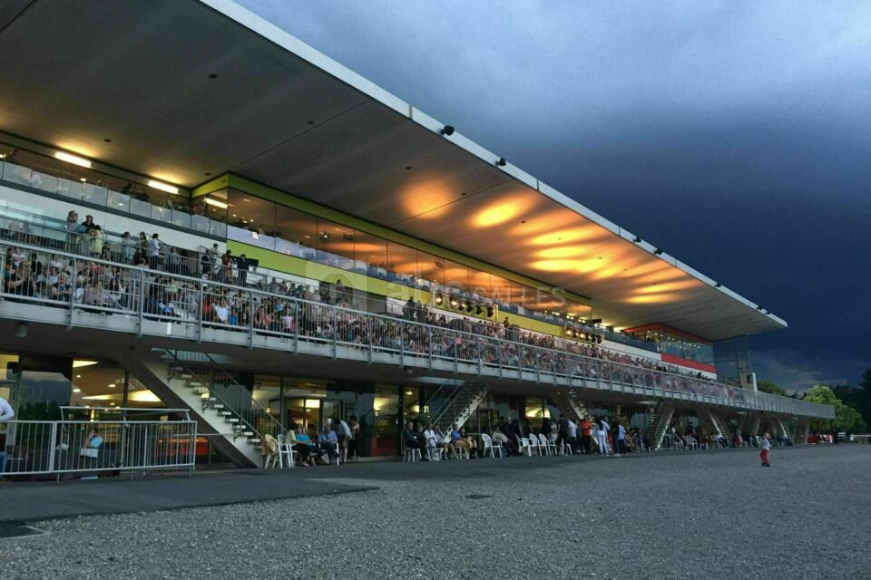 TRIBUNES HIPPODROME PARILLY