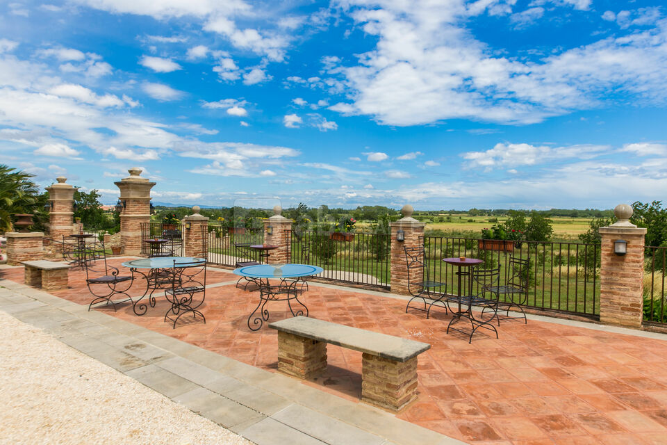 La Terrasse du Grand Belric et sa vue sur l'esplanade et la plaine