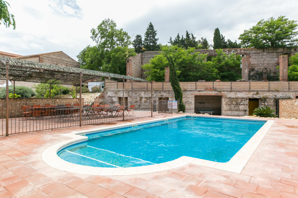La piscine et la pergola du Grand Belric